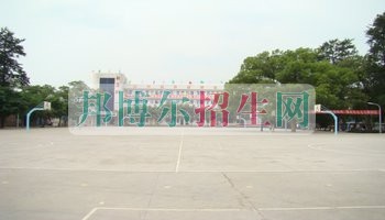 瀘縣建筑職業(yè)中專學(xué)校2016年報(bào)名條件、招生對(duì)象