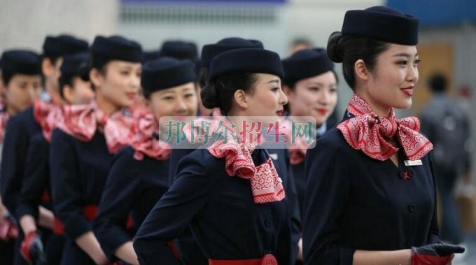 空乘怎么樣報(bào)名