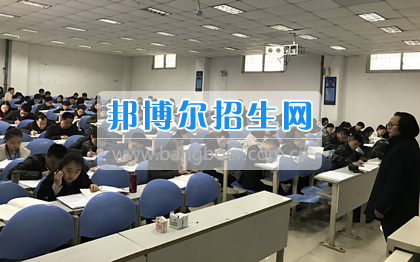 四川省弘博中等專業(yè)學(xué)校2017年教職工業(yè)務(wù)培訓(xùn)結(jié)業(yè)考試順利舉行