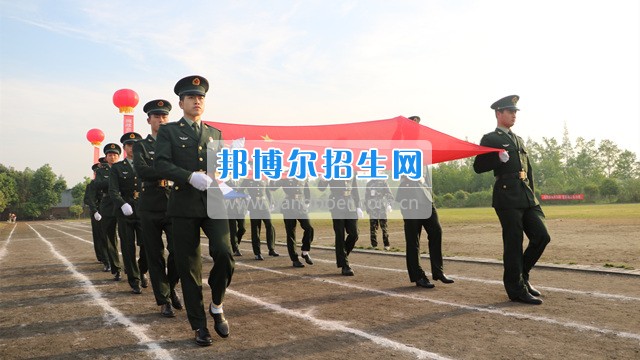 四川愛(ài)華學(xué)院2017年第七屆春季田徑運(yùn)動(dòng)會(huì)盛大開幕