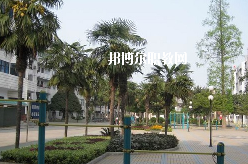 十堰丹江口工業(yè)技工學(xué)校5