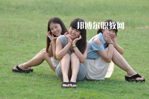 成都2021女生初中畢業(yè)上幼師學校