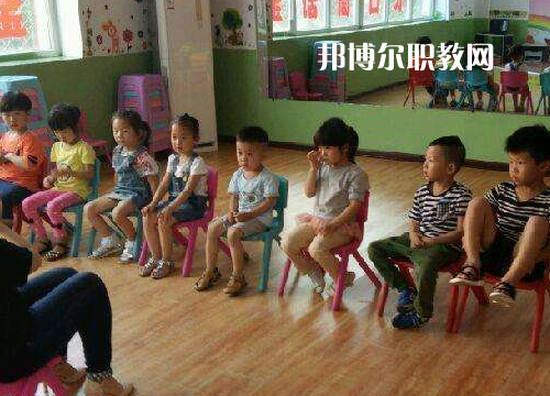 重慶2021年女生上幼師學校學什么專業(yè)好