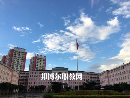 玉溪工業(yè)財貿(mào)學(xué)校2021年學(xué)費。收費多少