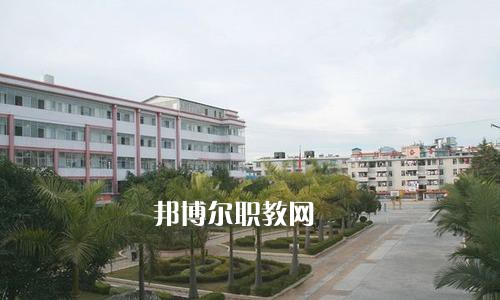 云南省普洱衛(wèi)生學(xué)校2021年學(xué)費(fèi)、收費(fèi)多少