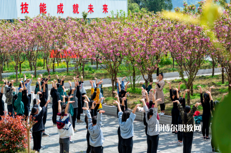 重慶彭水縣職業(yè)教育中心2022年報(bào)名條件、招生要求、招生對(duì)象