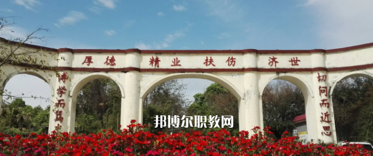 四川大學(xué)附設(shè)華西衛(wèi)生學(xué)校2022年有哪些專業(yè)