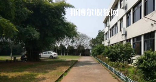 蘭溪市第六中學(xué)地址在哪里，哪個(gè)地區(qū)，哪個(gè)城市?