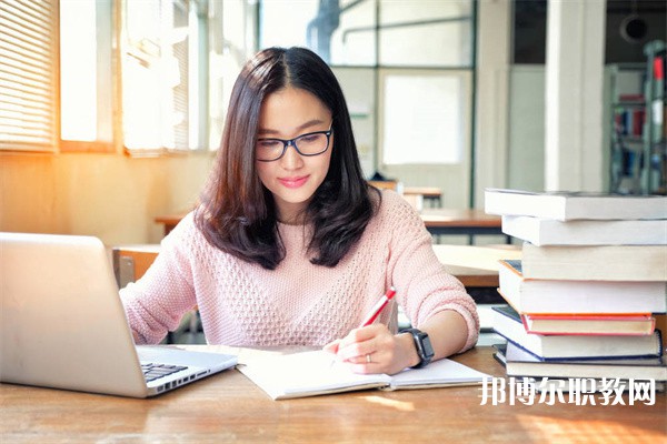 廣東哪里的職業(yè)中學(xué)能讀高星級(jí)飯店運(yùn)營(yíng)與管理（旅游與酒店管理方向）專(zhuān)業(yè)